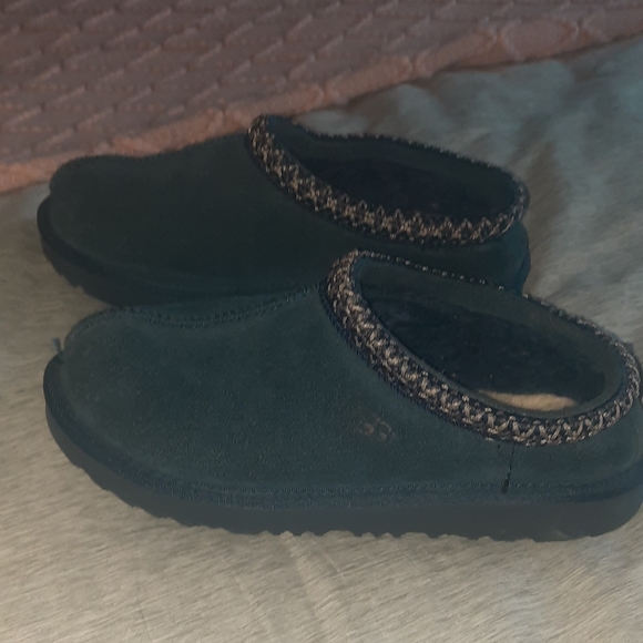 Ugg Tazman slippers, youth size 2, color navy blue, - Picture 2 of 9
